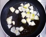 รูปขั้นตอนการทำที่ 1 ของ ไก่ผัดเม็ดมะม่วงหิมพานต์ (น้ำพริกเผา) Gai Pad Med Mamuang (Nam Prik Pao)