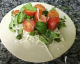 Foto del paso 4 de la receta: Empanadas al horno con albahaca, mozzarella y cherry