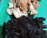 Foto langkah ke 2 dari resep Tumis Jamur Tahu Cabe Gendot.