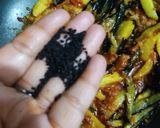A picture of step 4 of Baingan and Aloo fry.