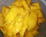 A picture of step 2 of Mix of mango en water Mellon smoothie#author marathon.