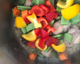 Foto del paso 3 de la receta: Arroz caldoso con setas, verduras y carne, facilito!!