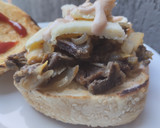 Foto del paso 8 de la receta: Sándwich de carne🥩, cebolla🧀caramelizada🌰 y queso🥯