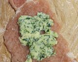 Medvehagymás fűszeres, sajtos vajjal töltött rántott karaj recept fázis 2 fotója