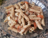 Foto del paso 5 de la receta: Macarrones integrales con champiñón, atún y surimi
