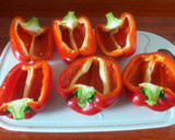Foto del paso 1 de la receta: Pimientos rellenos de tocino, queso y huevo