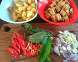 Foto langkah ke 1 dari resep Tumis Kentang Tempe Kecap.