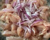 A picture of step 1 of Shredded chicken sauce.