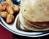 पूरी-आलू की रस वाली सब्जी (Poori and Rasedar Aloo Sabzi Recipe in Hindi) रेसिपी चरण 4 फोटो