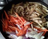 Foto del paso 2 de la receta: Berenjenas🍆 en salsa roja🍅 picante🌶 con arroz blanco🍚