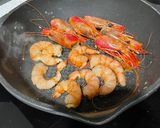 Foto del paso 5 de la receta: Cuenquitos de gamba roja y aguacate
