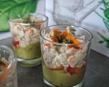 Une image de l'étape 3 de 🥑🌸 Verrines avocat & surimi, sauce fraîche.