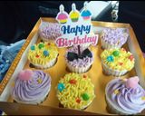 Foto langkah ke 8 dari resep Vanilla Cupcakes for Birthday.
