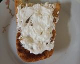 Foto del paso 5 de la receta: Tosta de uvas asadas con burrata y jamón ibérico (uvas, pan y queso saben a beso 🍇🥖💋)