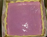 Foto langkah ke 4 dari resep Bolu Kukus Santan Bermotif.