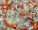 Foto langkah ke 4 dari resep Tumis Daun Singkong Teri Medan.