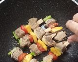 Foto langkah ke 4 dari resep Sate Daging Sapi Masak Teflon.