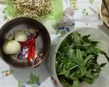 Foto langkah ke 1 dari resep Oseng Kangkung Toge Bakso Rumahan.