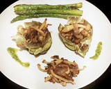 Foto del paso 6 de la receta: Alcachofas rellenas de setas shimeji y cebolla con espárragos