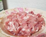 รูปขั้นตอนการทำที่ 1 ของ ราดหน้าสันคอหมูสไลด์