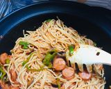Foto del paso 4 de la receta: Spaghettis con Salchichas, berenjenas, pimientos verdes 🍆🍝