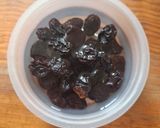 Foto del paso 1 de la receta: Crema de ron con pasas