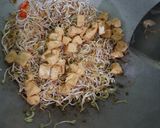 Foto langkah ke 5 dari resep Tumis Tahu Taoge.