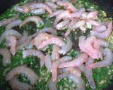 Foto del paso 2 de la receta Rodaballo con costra de gambas al ajillo