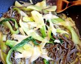 Currys bordás kel (pak choi) hajdina tésztával recept fázis 3 fotója