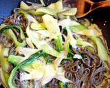 Currys bordás kel (pak choi) hajdina tésztával recept fázis 3 fotója