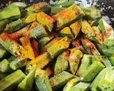 A picture of step 1 of Dahiwali bhindi sabzi (no onion no garlic recipe).
