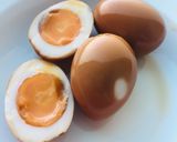 Hình bước làm 9 của món Trứng vịt lòng đào ngâm trà đen