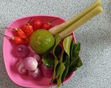 Foto langkah ke 1 dari resep Ayam Suwir Sambal Matah Tanpa Minyak.