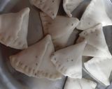 A picture of step 14 of Mini moong dal samosa.