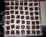Foto langkah ke 6 dari resep Cookies Coklat Wijen (Kue Coklat bumbu rempah-rempah/ Spekoek).