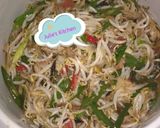 Foto langkah ke 4 dari resep Tumis Tauge Ikan Pindang.