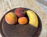 Foto del paso 1 de la receta: Desayuno saludable (durazno, Damasco, banana, semillas, pasas y frutos secos) y yogurt