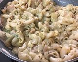 A picture of step 4 of Chicken pesto pasta.