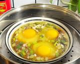 Foto langkah ke 3 dari resep Telur Kukus Minyak Wijen.