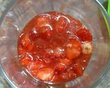 Foto langkah ke 4 dari resep Kuliner Khas Korea~Korean Strawberry Milk.