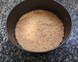 Foto del paso 2 de la receta: Tarta salada de gorgonzola y pera con cebolla caramelizada