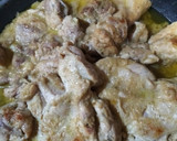 Foto del paso 3 de la receta: Muslos de pollo, en salsa de boletus y puerro