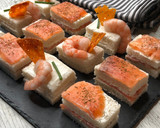 Foto del paso 14 de la receta: Canapés de salmón y surimi