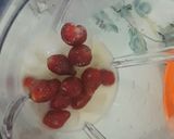 Foto langkah ke 2 dari resep Jus Strawberry Yogurt.