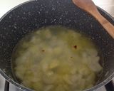 Foto del passaggio 6 della ricetta Vellutata di cavolo nero e topinambur, con chips di topinambur