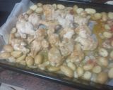 Foto del paso 7 de la receta: Jamoncitos de pollo sabrosos al horno con guarnición