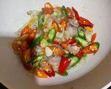 Foto langkah ke 2 dari resep Garang Asem Pedes Ayam.