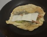 Foto langkah ke 3 dari resep MARSOTEL (Martabak Sosis Telur).