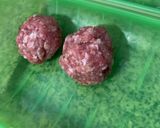 Foto del paso 1 de la receta: Albóndigas rellenas de queso con salsa de tomate en Lékué