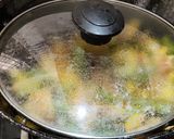 A picture of step 4 of Runner beans and potato fry with onion and onion greens.
